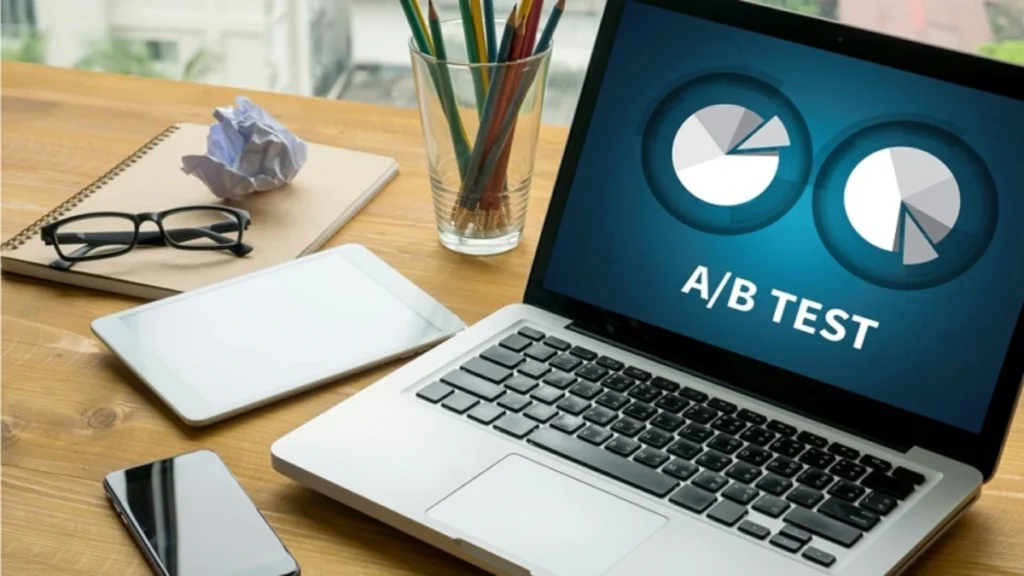 Màn hình máy tính minh họa quy trình A/B Testing hoạt động như thế nào.